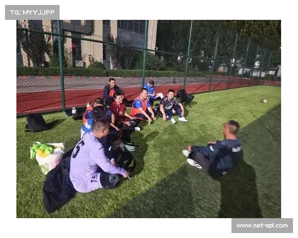 赛场安全加强与极端球迷行为引发广泛关注