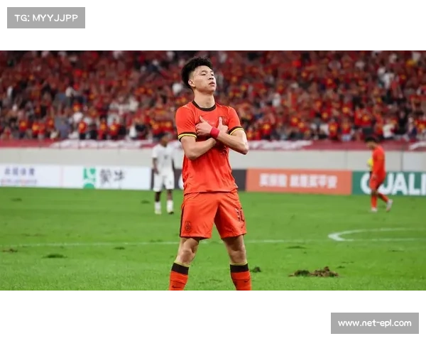 越南U23球员庆祝进球，球迷欢呼亚洲杯黑马表现