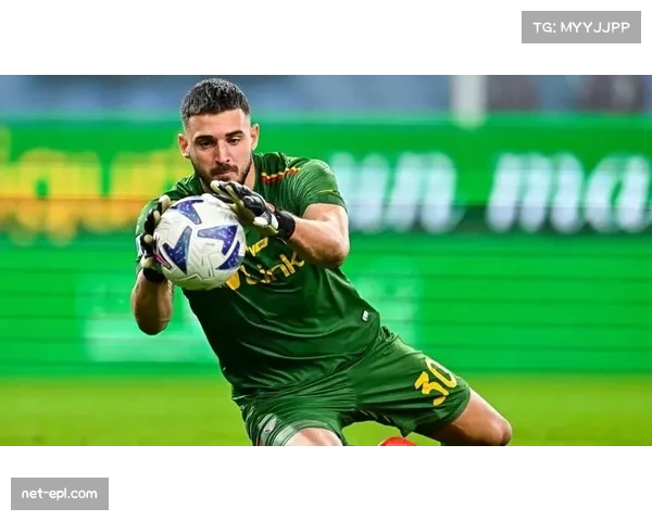 消息：莱切门将连续两场完成5次以上扑救，获评单轮最佳